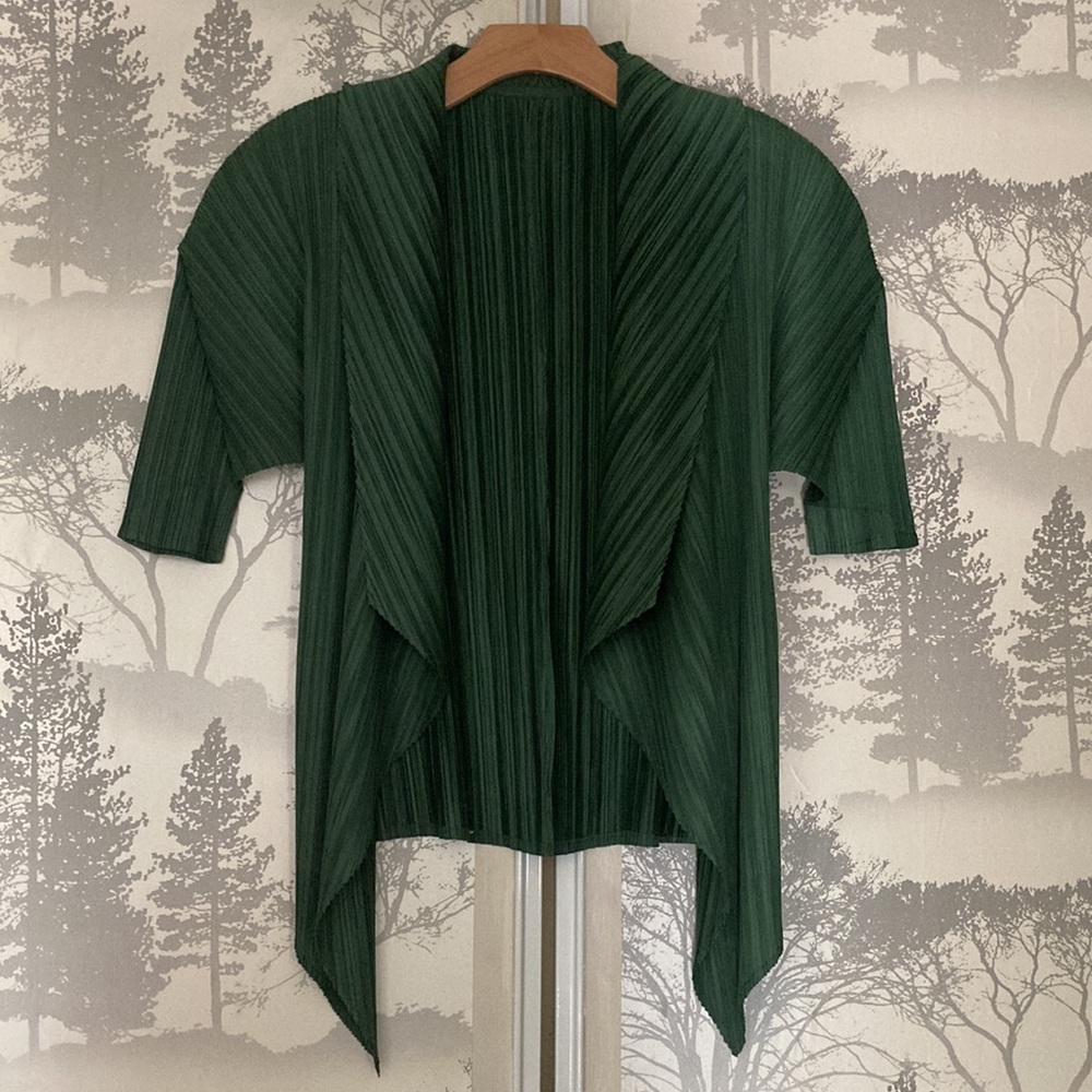 Issey Mikake style Green Pleated Crinkle Shrug.